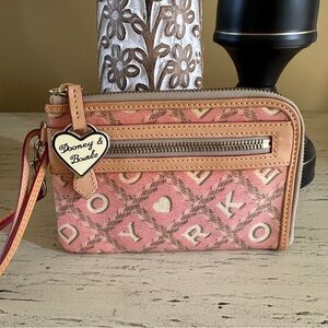 Dooney & Bourke Vintage Pink Signature Heart Wristlet Wallet Preppy Cute NEW